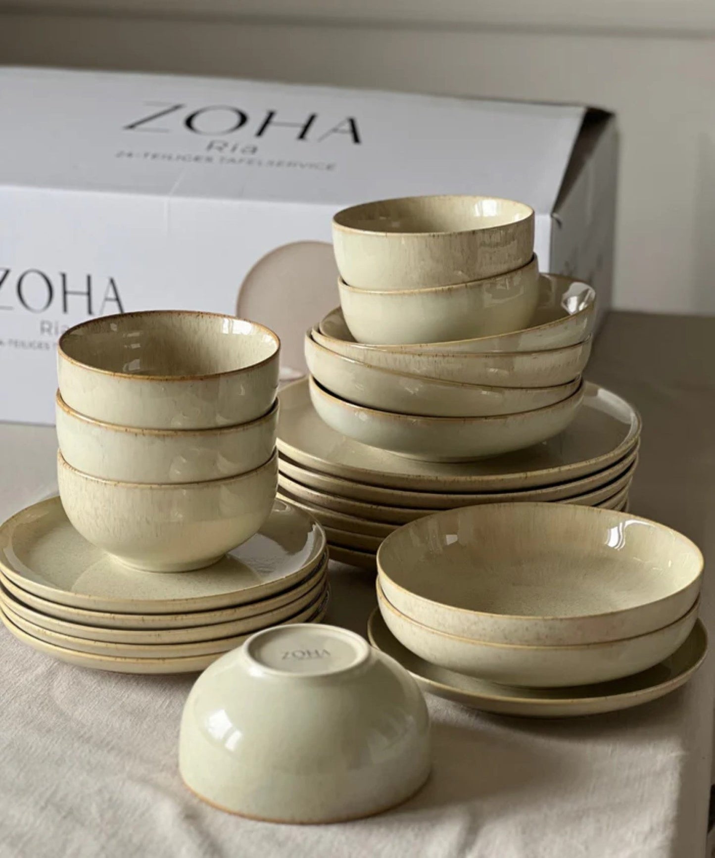 Zoha Ria 24-Piece Porcelain Dinnerware Set for 6 - Beige