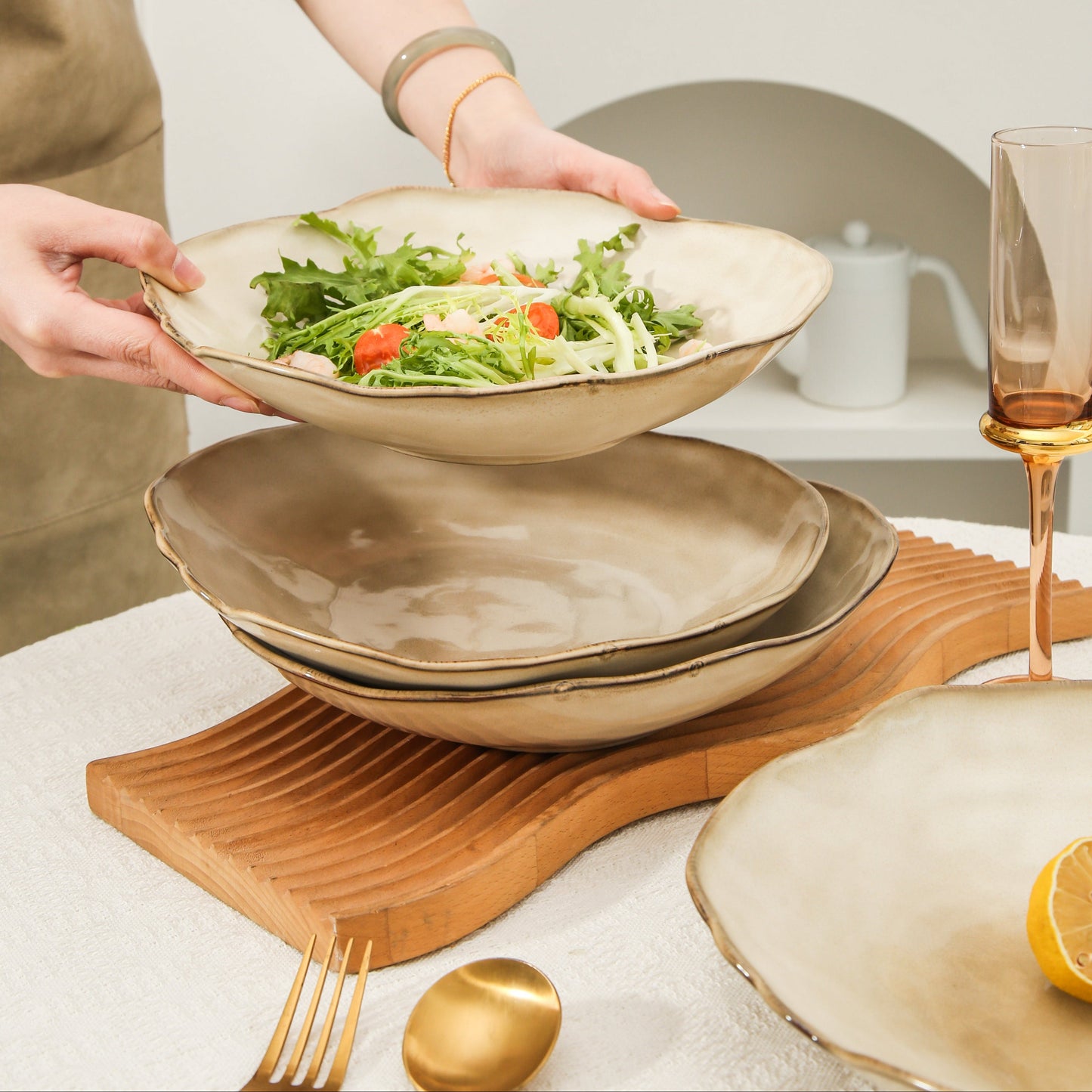 4-Piece Stoneware Deep Plate Set in Crema