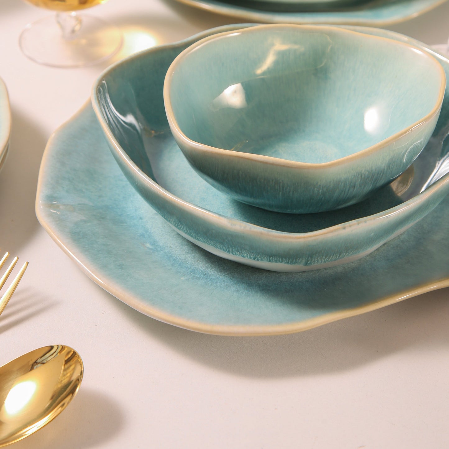 16-Piece Stoneware Set-Aqua Blue